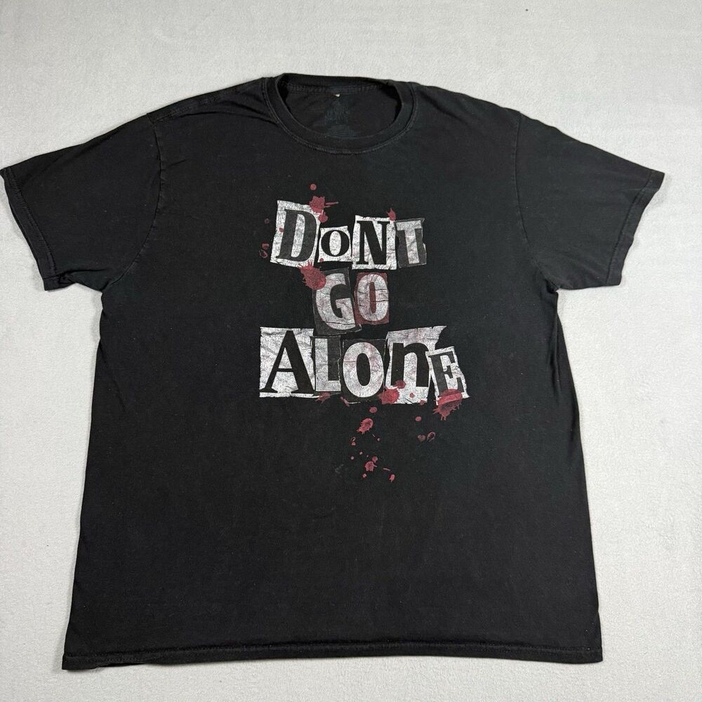 Halloween Horror Nights 2021 T-Shirt Universal Orlando Don’t Go Alone Sz L